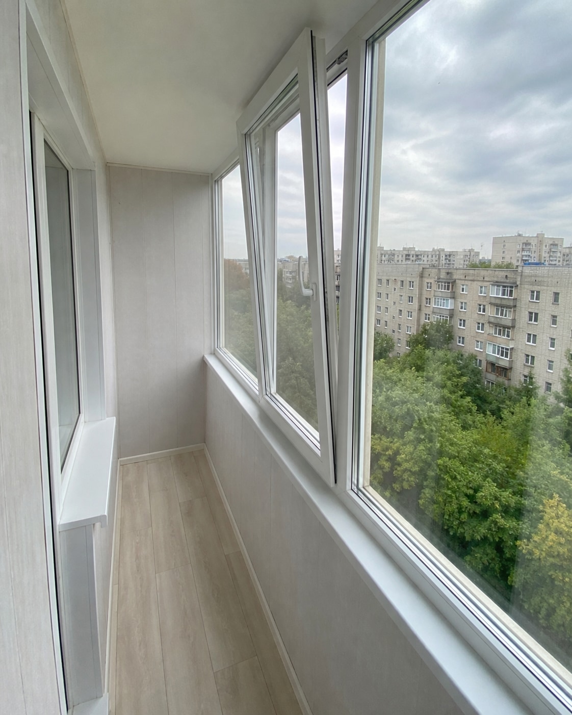 Остекление балкона в квартире